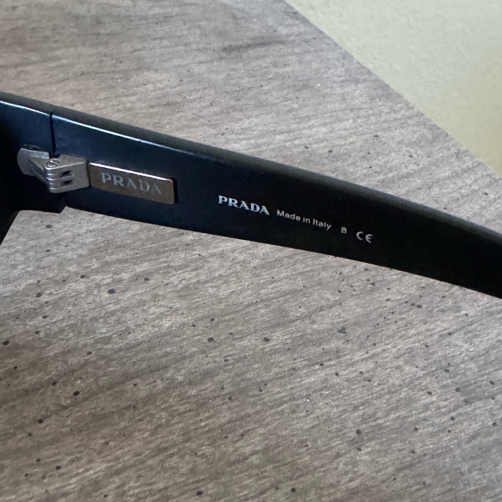 Authentic PRADA PR 20WS Sunglasses - Picture 6 of 7